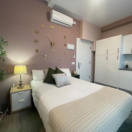 Aparthotel La Pequena Puerta Del Sol Madrid Exterior foto