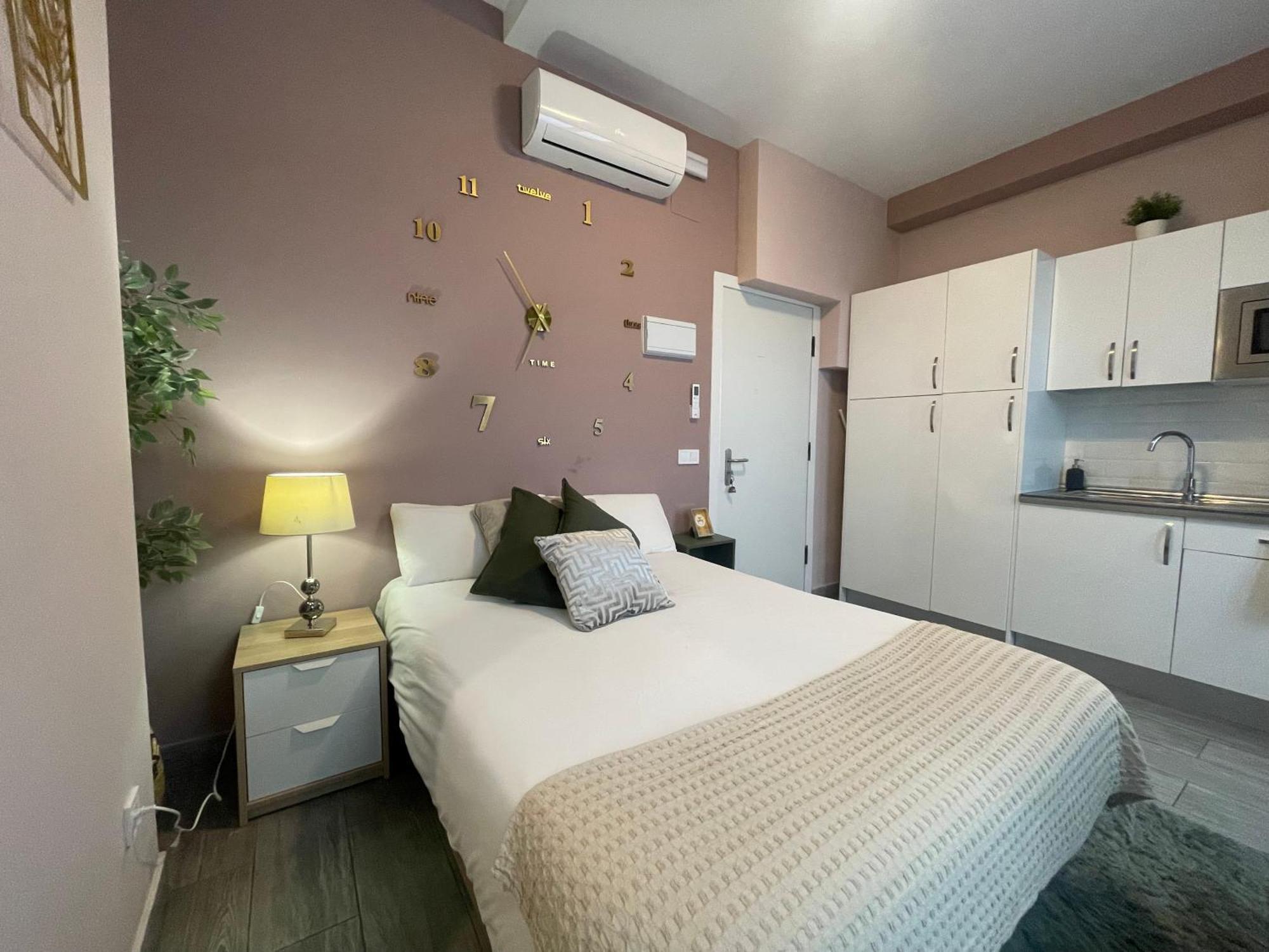 Aparthotel La Pequena Puerta Del Sol Madrid Exterior foto